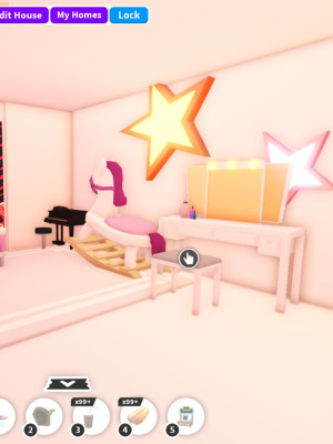 Просторный уютный домик в розовых тонах