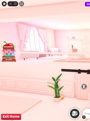 Просторный уютный домик в розовых тонах