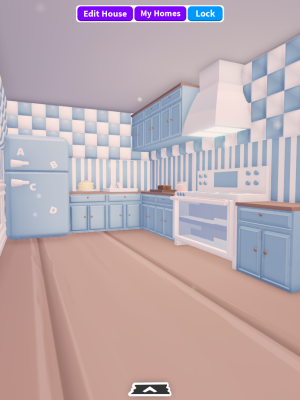 Небольшой домик с водопадом