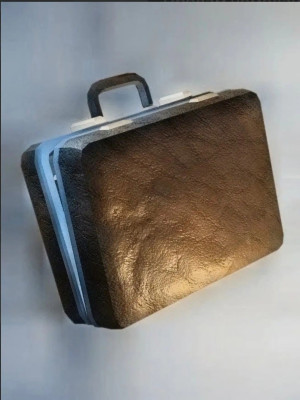 Продам чемодан